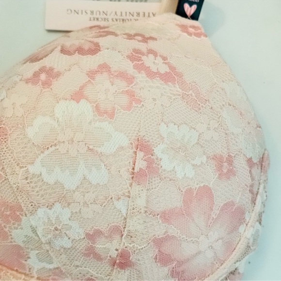 Victorias Secret Supersoft Body
Maternity Nursing Wireless lace bra - Picture 7 of 11